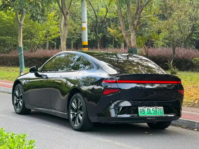 Xpeng P7 — Фото автомобиля 11