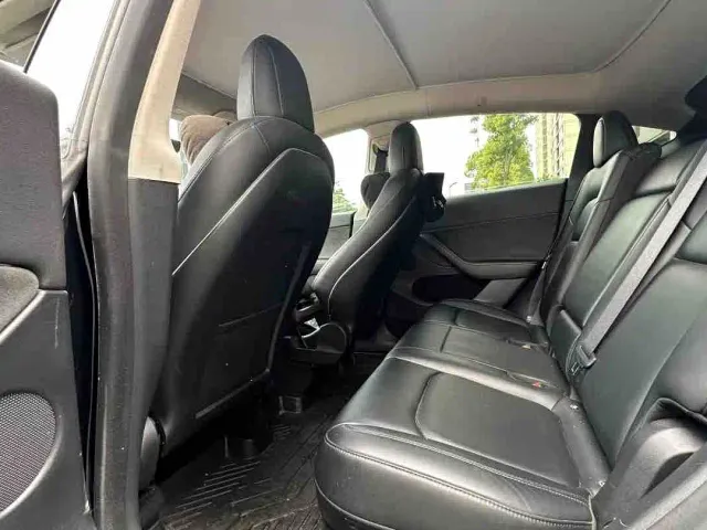 Tesla Model Y — Фото автомобиля 6