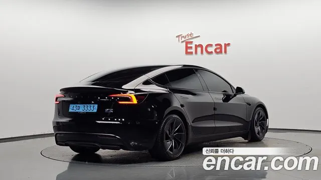 Tesla Model 3 — Фото автомобиля 2