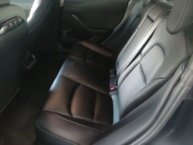Tesla Model 3 — Фото автомобиля 16