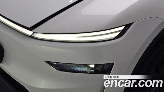 Tesla Model Y — Фото автомобиля 21