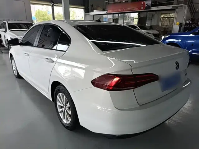 Volkswagen Bora — Фото автомобиля 4