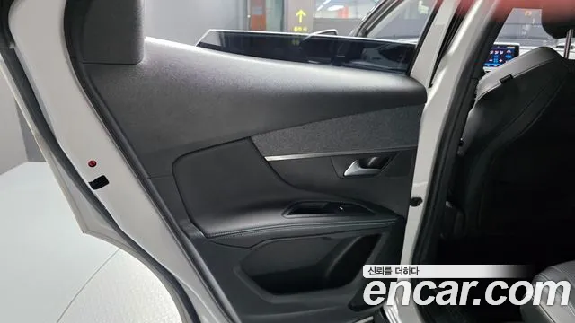 Peugeot 3008 2nd Gen — Фото автомобиля 14
