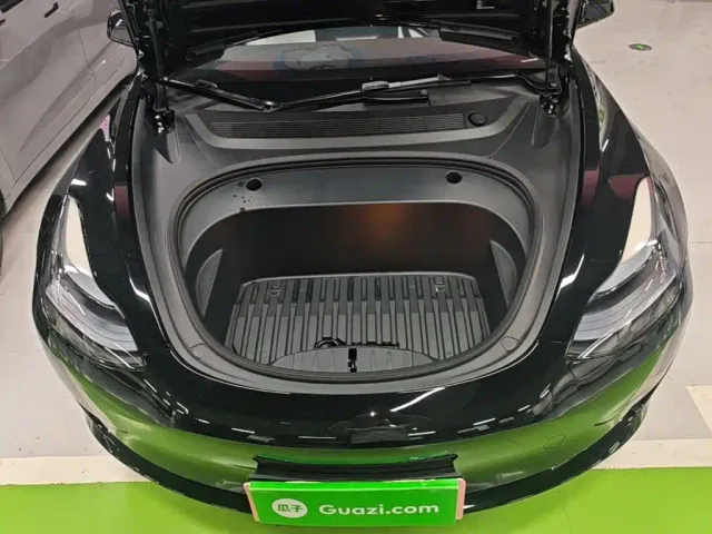 Tesla Model 3 — Фото автомобиля 19