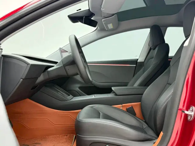 Tesla Model 3 — Фото автомобиля 5