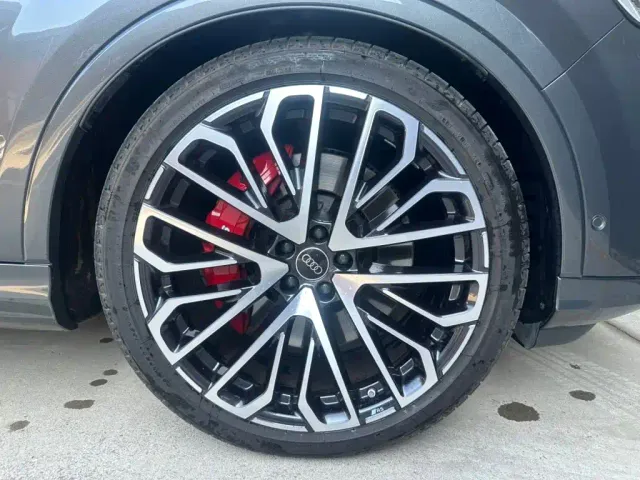 Audi SQ7 — Фото автомобиля 20