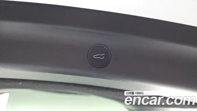 Tesla Model Y — Фото автомобиля 24