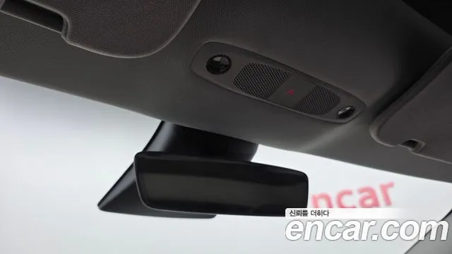 Tesla Model 3 — Фото автомобиля 26