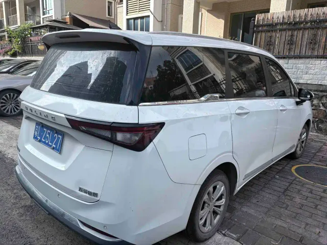 Wuling Jiachen — Фото автомобиля 2