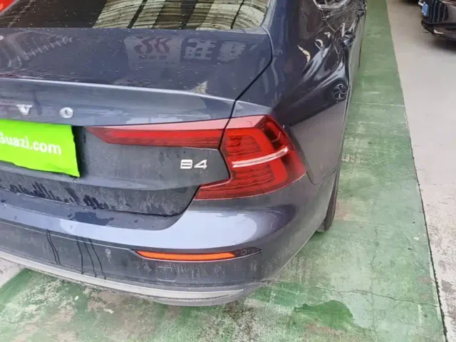 Volvo S60 — Фото автомобиля 7