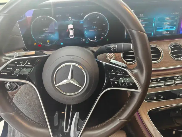 Mercedes-Benz E-Class — Фото автомобиля 11