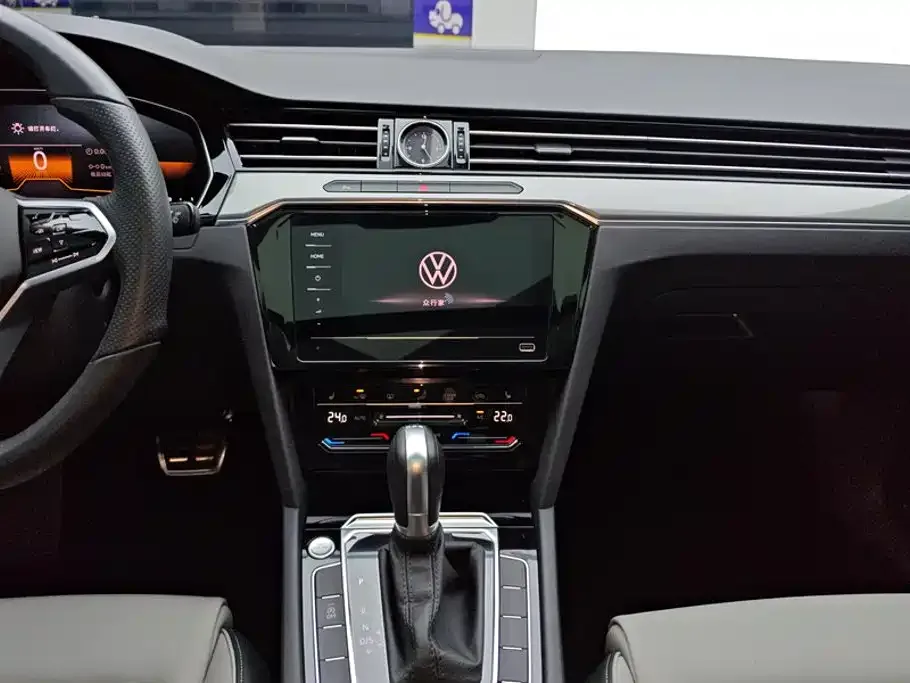 Volkswagen Magotan 2023 2 Million Units Anniversary Edition 330TSI DSG Leading Type — Фото автомобиля 13