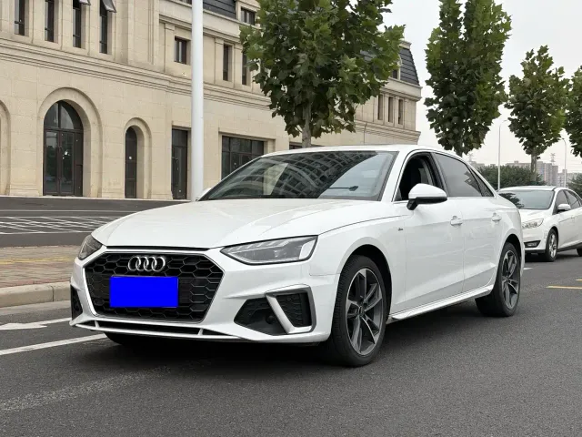 Фотография автомобиля — Audi A4L