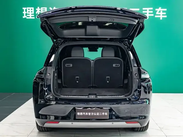 Li Auto L8 — Фото автомобиля 6