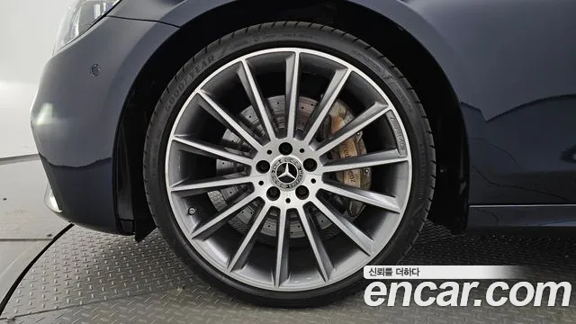 Mercedes-Benz E-Class — Фото автомобиля 5