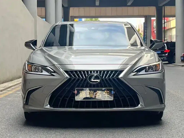 Lexus ES — Фото автомобиля 2