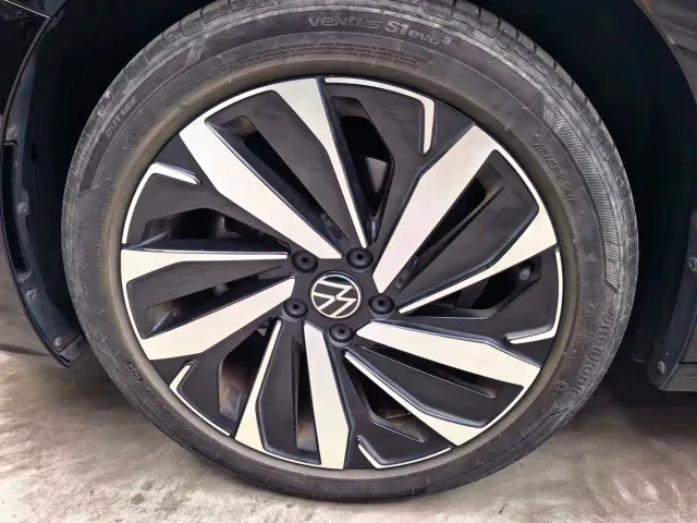 Volkswagen Passat — Фото автомобиля 15