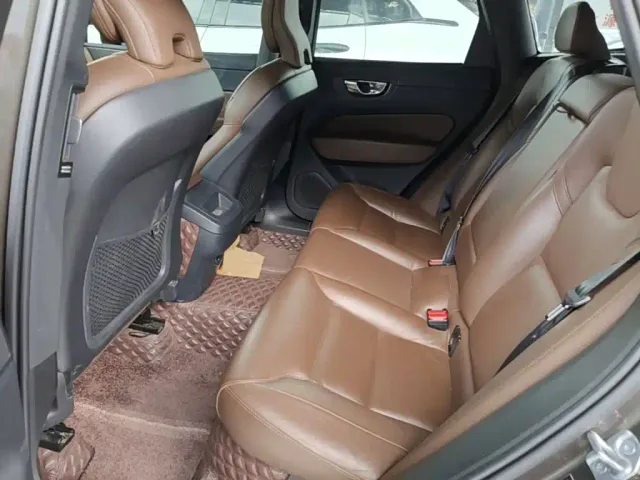 Volvo XC60 — Фото автомобиля 16