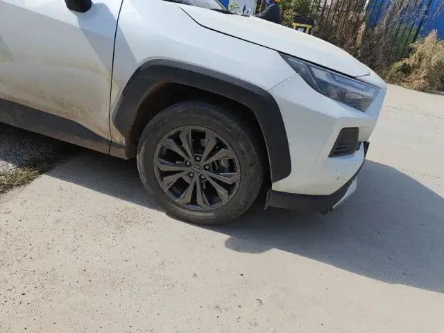 Toyota RAV4 — Фото автомобиля 24
