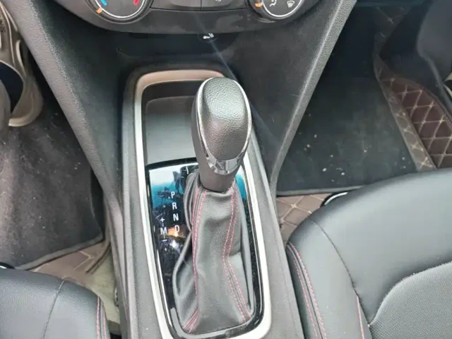 Chevrolet Monza — Фото автомобиля 6