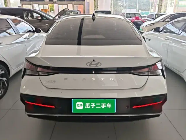 Hyundai Elantra — Фото автомобиля 5
