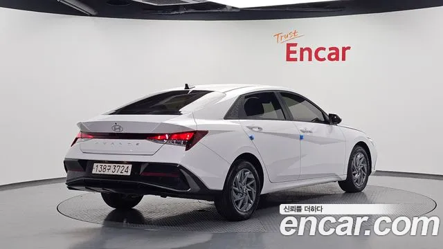 Hyundai Avante CN7 — Фото автомобиля 2