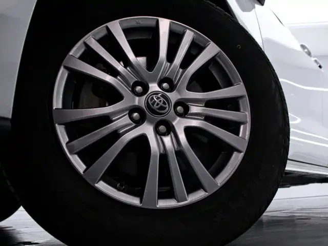 Toyota Sienna — Фото автомобиля 19