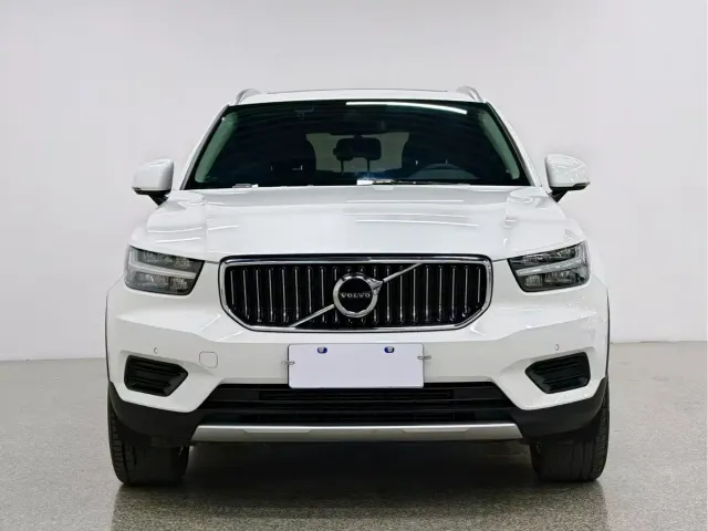 Volvo XC40 — Фото автомобиля 6