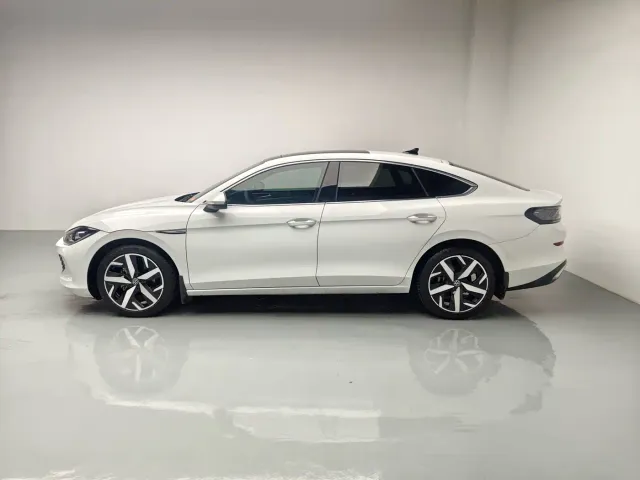 Volkswagen Lamando — Фото автомобиля 4