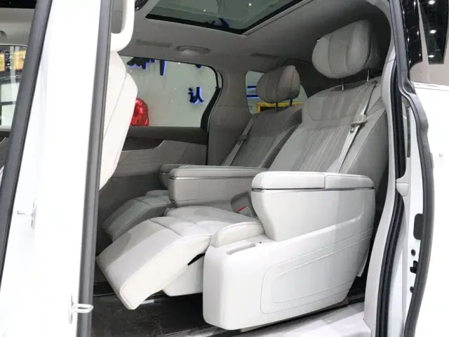 Roewe iMAX8 — Фото автомобиля 8