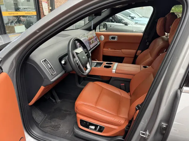 Li Auto L8 — Фото автомобиля 8