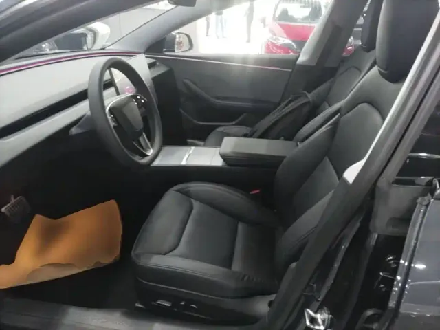 Tesla Model 3 — Фото автомобиля 14