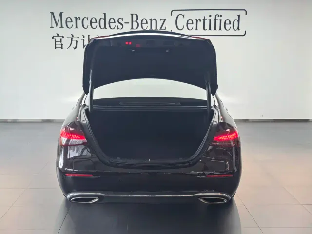 Mercedes-Benz E-Class — Фото автомобиля 12