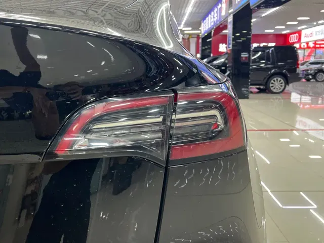 Tesla Model Y — Фото автомобиля 10