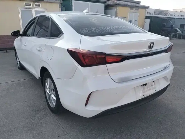 Changan Eado — Фото автомобиля 4