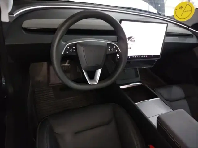 Tesla Model 3 — Фото автомобиля 9