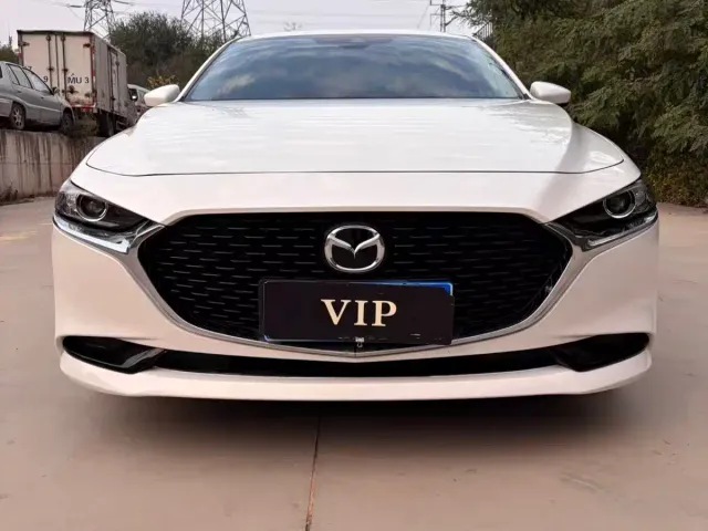 Mazda Axela — Фото автомобиля 2