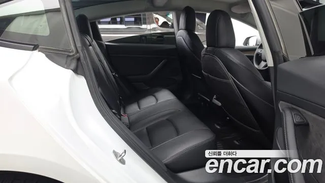 Tesla Model 3 — Фото автомобиля 12