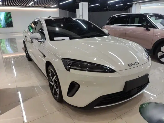BYD Seal 07 DM-i — Фото автомобиля 3