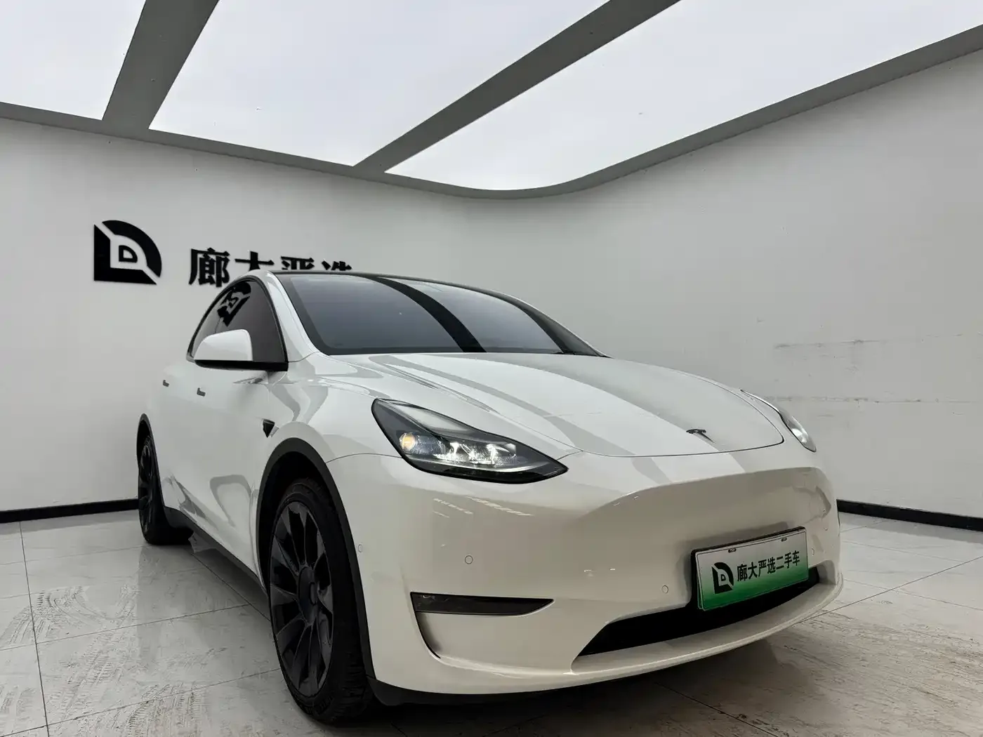 Tesla Model Y 2024 Rear-Wheel Drive Version — Фото автомобиля 3