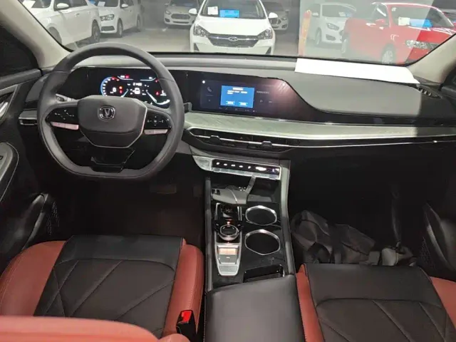 Changan Eado — Фото автомобиля 9