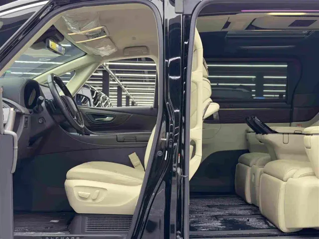Toyota Alphard — Фото автомобиля 8