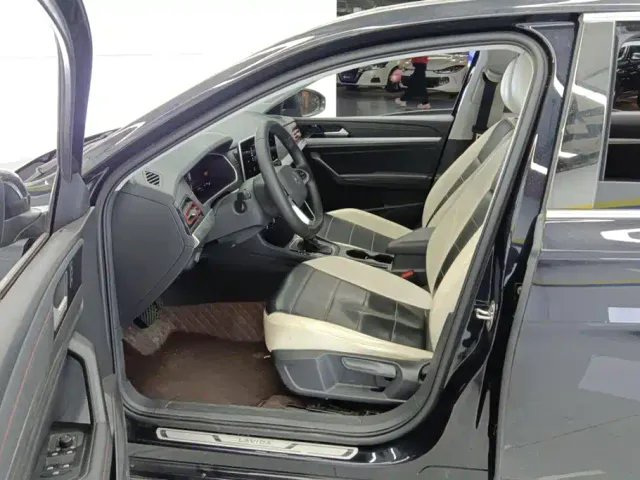 Volkswagen Lavida — Фото автомобиля 9