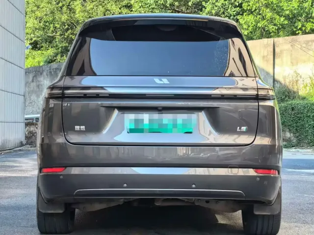 Li Auto L9 — Фото автомобиля 4