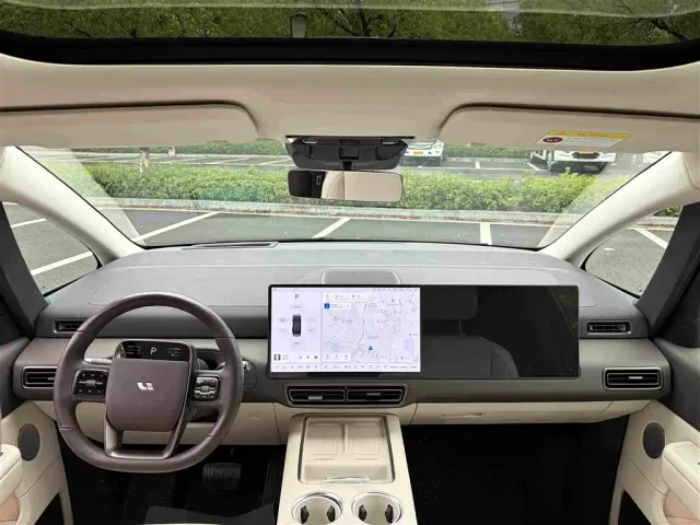 Li Auto MEGA — Фото автомобиля 17
