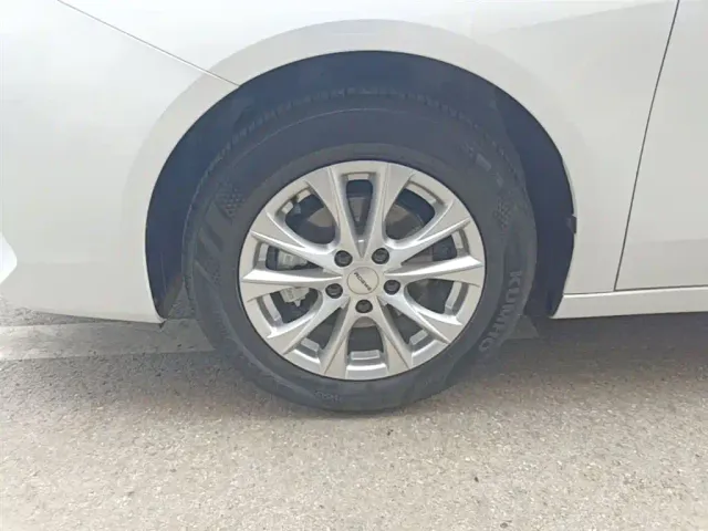 Roewe i5 — Фото автомобиля 22
