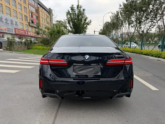 BMW 5 Series — Фото автомобиля 5