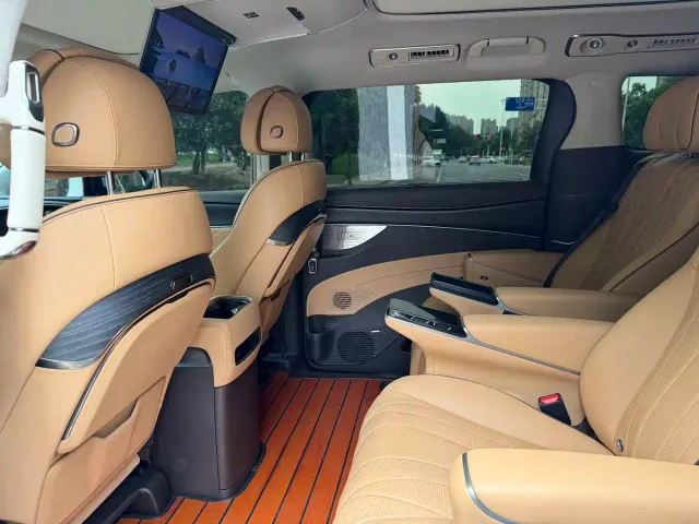 Denza D9 — Фото автомобиля 6
