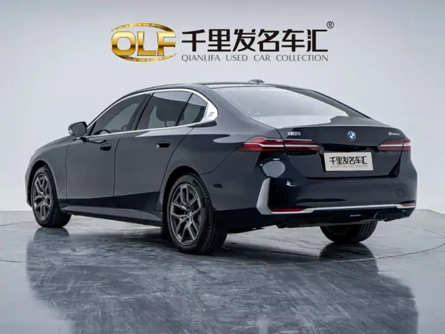 BMW 5 Series — Фото автомобиля 8