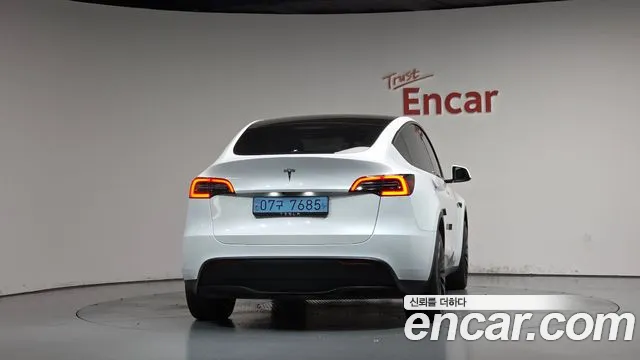 Tesla Model Y — Фото автомобиля 4